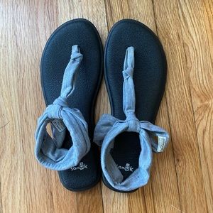 Sanuk yoga mat sandals
